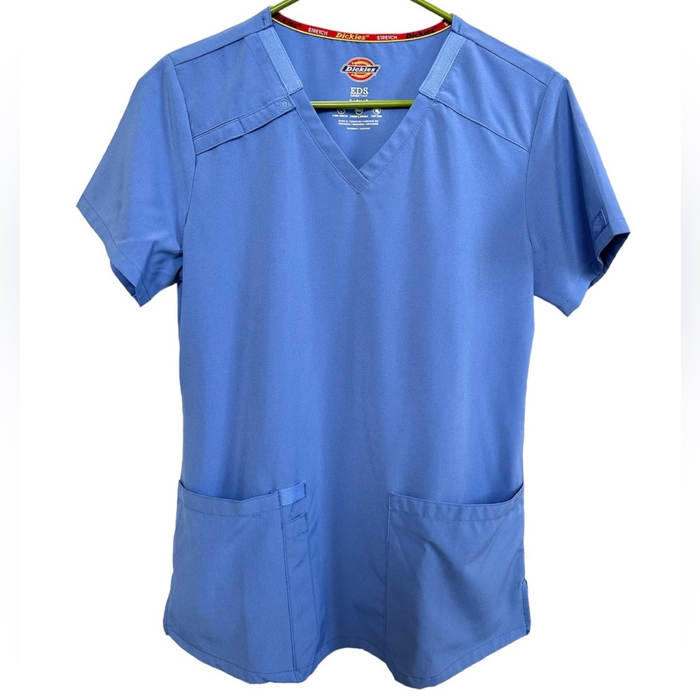 Small Dickies scrub top with front pockets in Blue / CIPS color